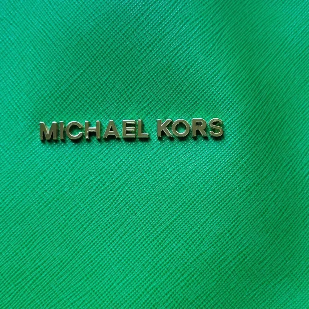 Michael Kors Jet Set Travel In Kelly Green